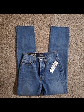 NWT Urban Outfitters BDG Slim Straight Jeans Size 24 Raw Hem Medium Wash